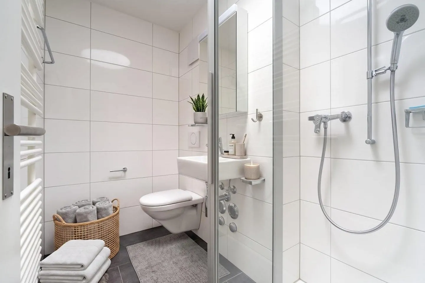 Attractive 5-room penthouse apartment with large terrace - Photo 6 of 11