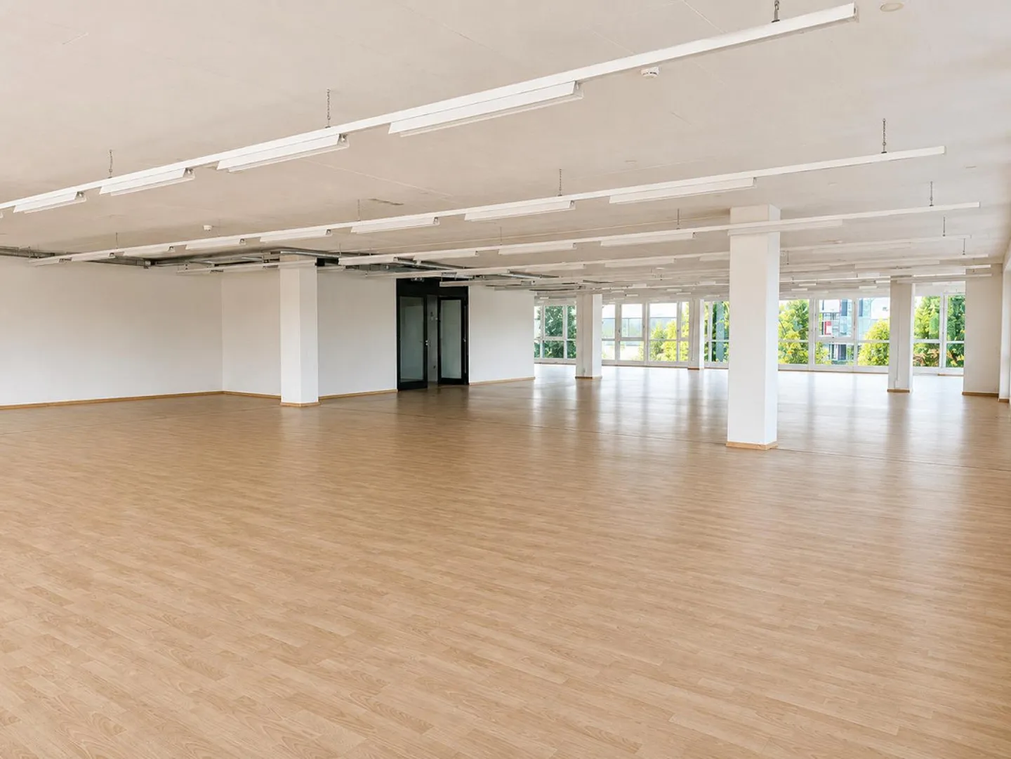 Espace de bureau flexible avec une forte présence et une accessibilité optimale - Photo 7 sur 10