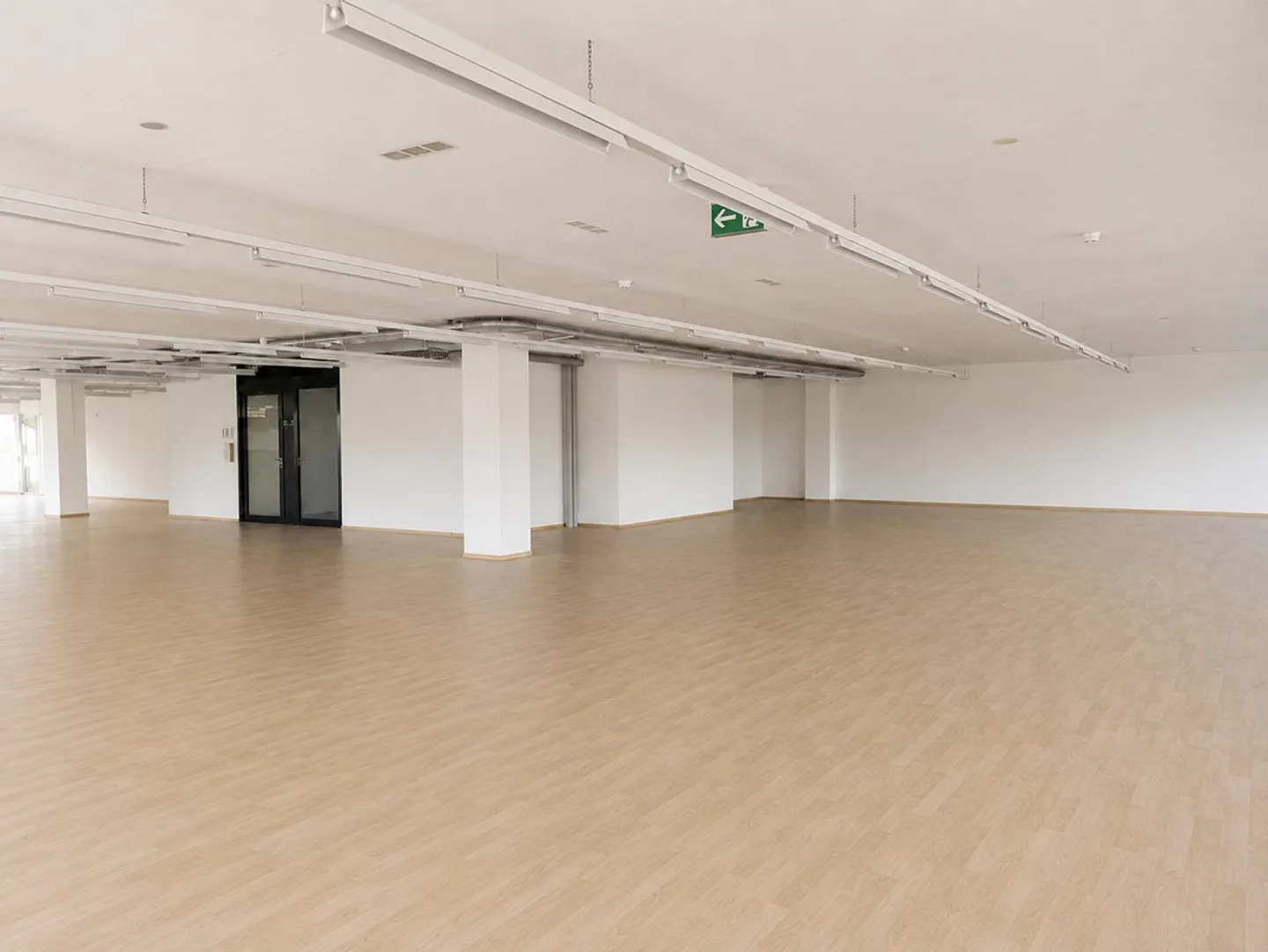 Espace de bureau flexible avec une forte présence et une accessibilité optimale - Photo 8 sur 10