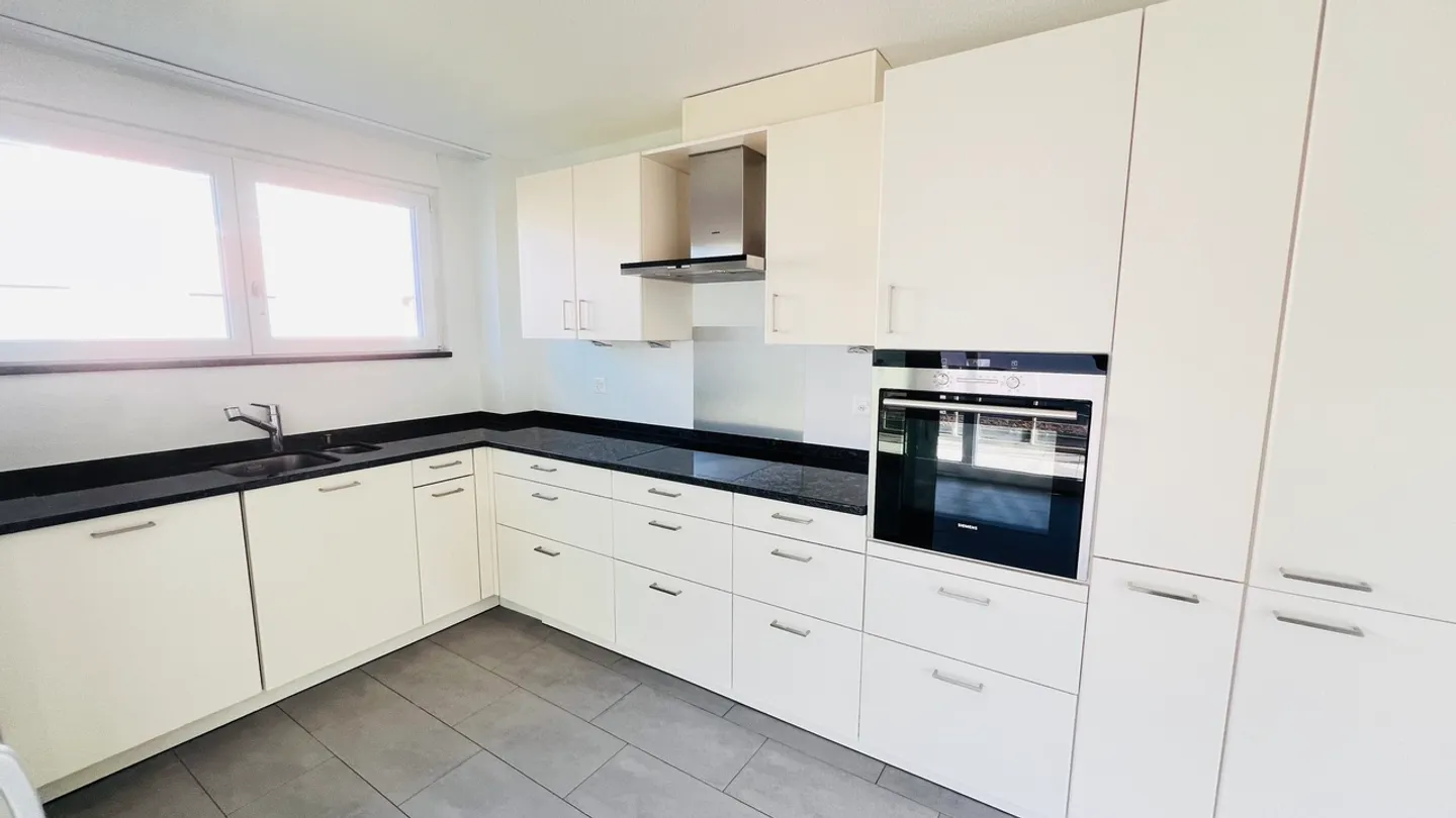 Modern - spacious - central! - Photo 2 of 17