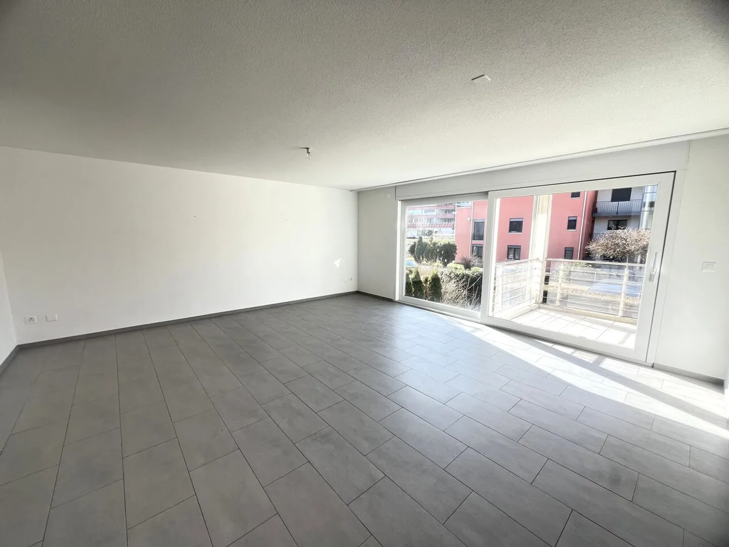 Modern - spacious - central! - Photo 8 of 17