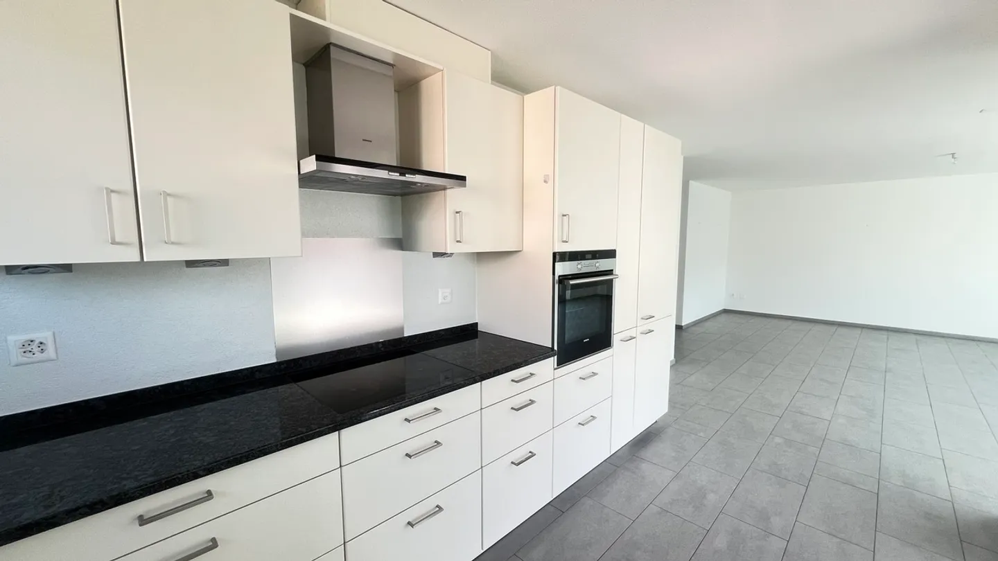 Modern - spacious - central! - Photo 3 of 17