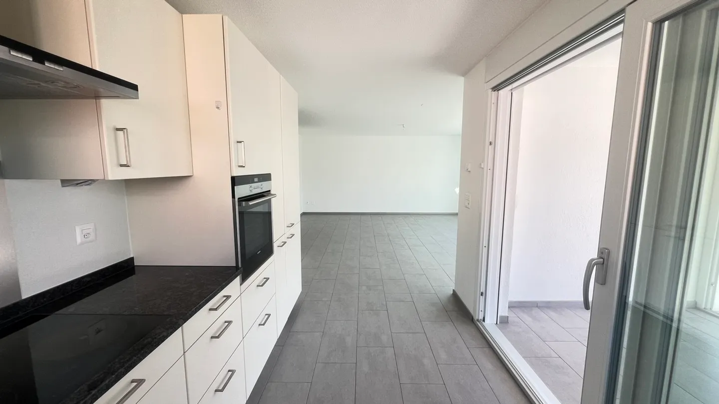 Modern - spacious - central! - Photo 4 of 17