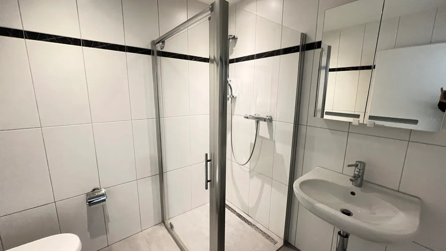 Modern - spacious - central! - Photo 12 of 17