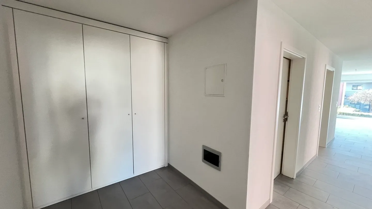 Modern - spacious - central! - Photo 13 of 17