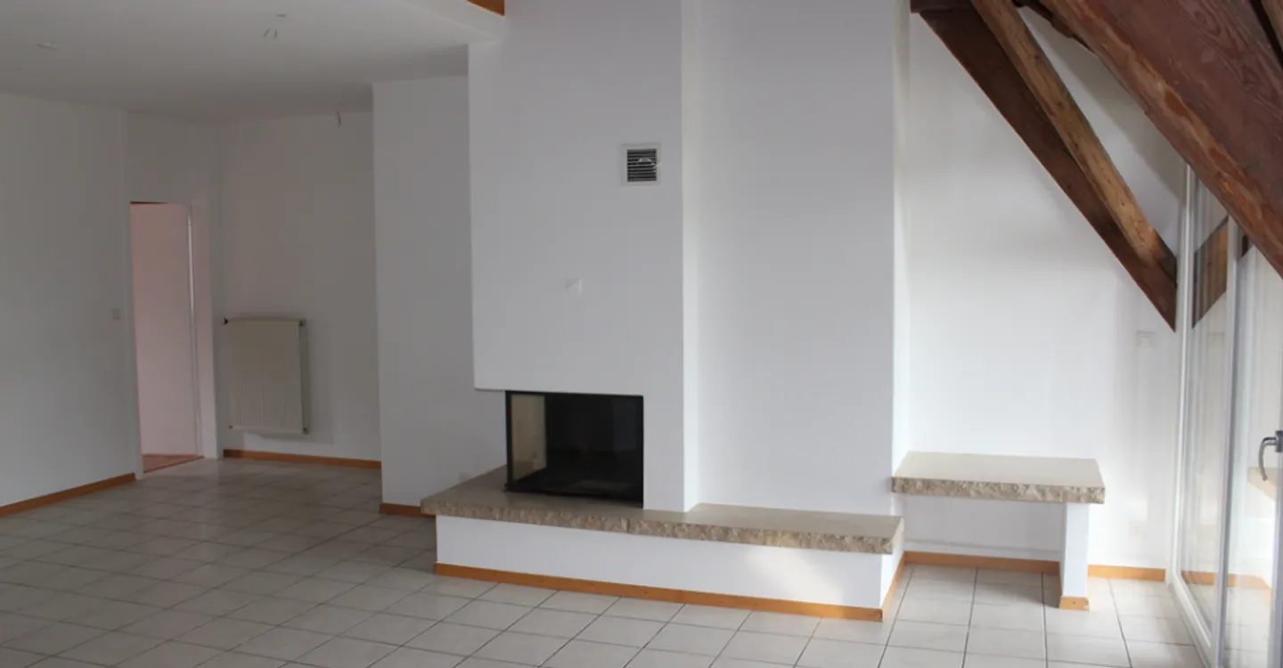 Appartement Charmant avec Hauteur Sous Plafond - Photo 2 sur 8