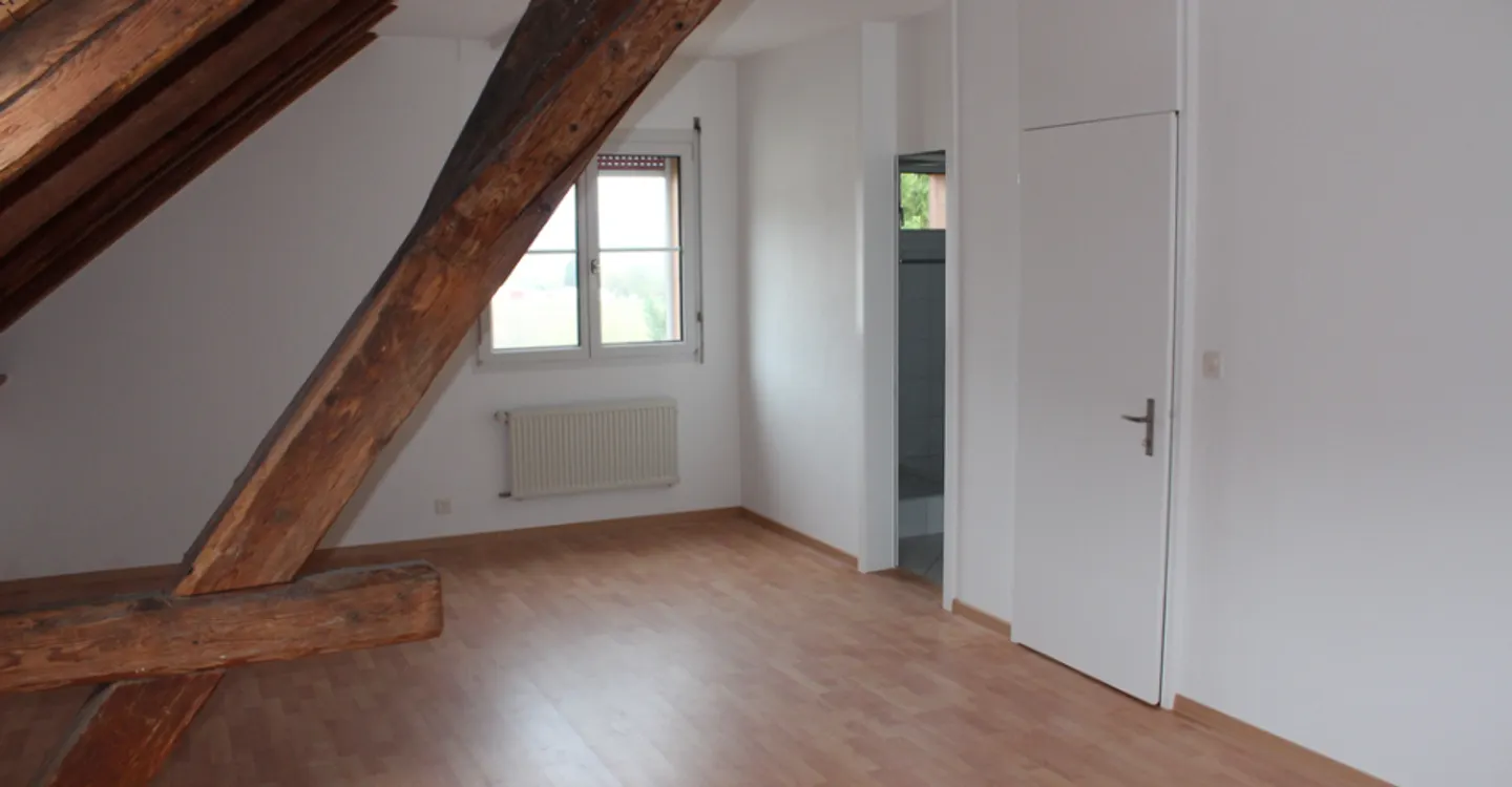 Appartement Charmant avec Hauteur Sous Plafond - Photo 3 sur 8