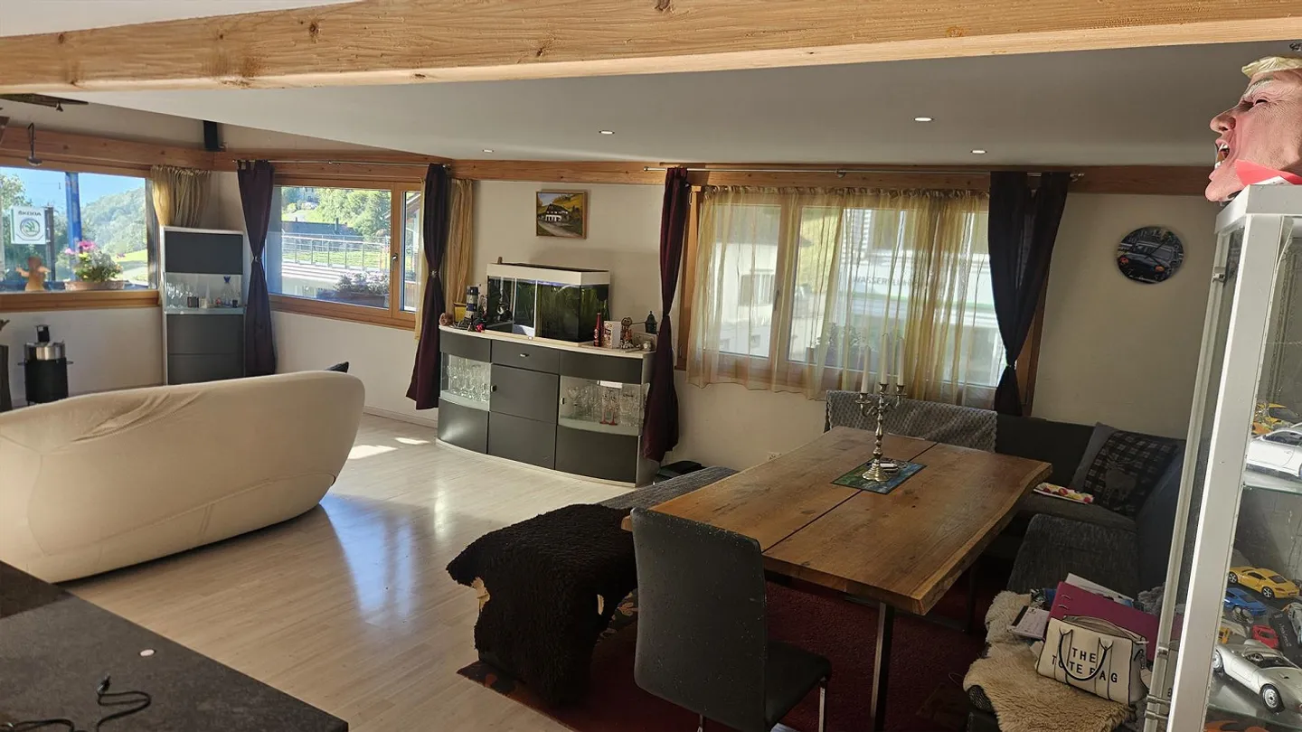 5 Zimmer Einfamilienhaus mit 4 Garagen am Fusse des Köbelisberg - Foto 5 von 23