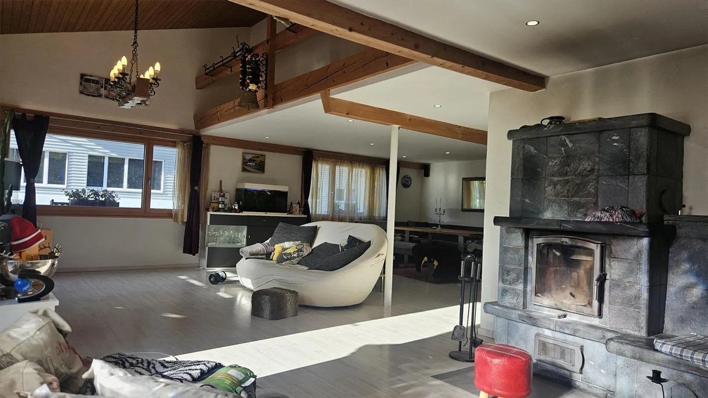 5 Zimmer Einfamilienhaus mit 4 Garagen am Fusse des Köbelisberg - Foto 6 von 23