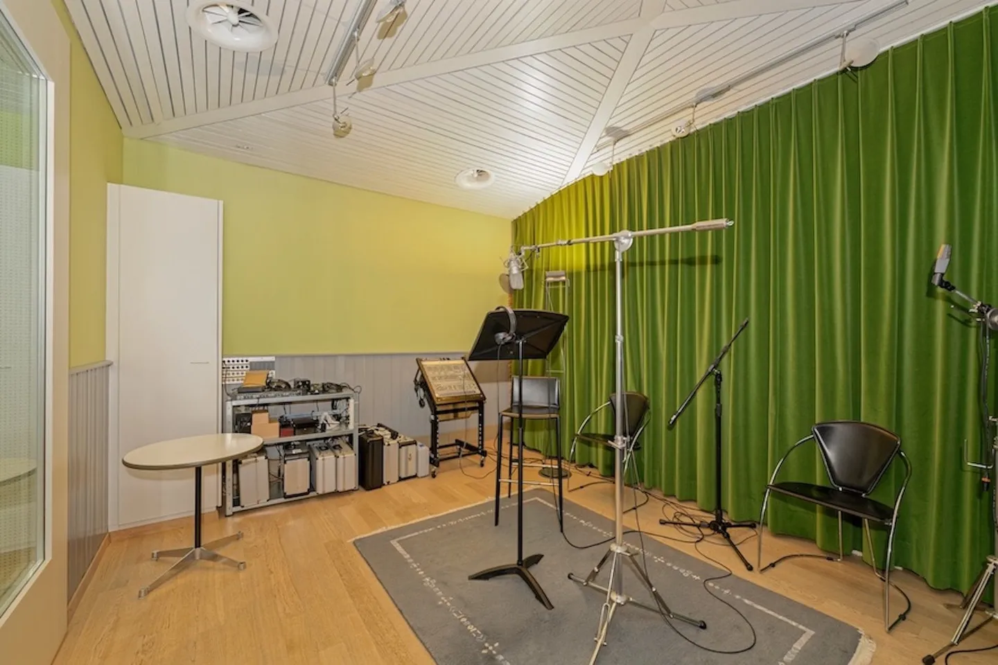 Appartamento con 3,5 stanze, giardino e 84 m² di locali accessori aggiuntivi – nella propria sezione della casa con privacy - Foto 6 di 9