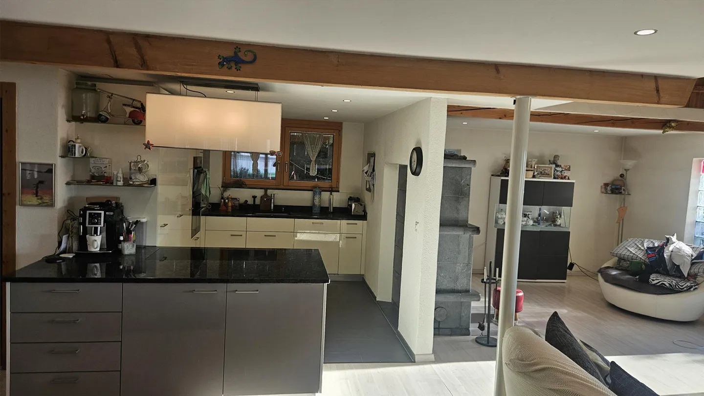 5 Zimmer Einfamilienhaus mit 4 Garagen am Fusse des Köbelisberg - Foto 8 von 23