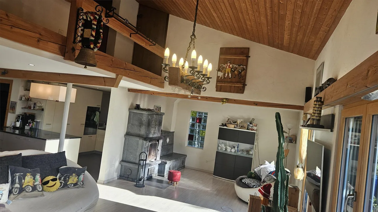 5 Zimmer Einfamilienhaus mit 4 Garagen am Fusse des Köbelisberg - Foto 9 von 23
