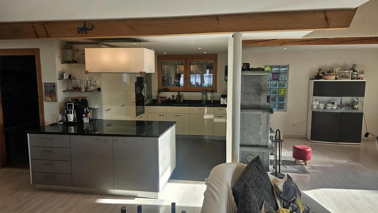 5 Zimmer Einfamilienhaus mit 4 Garagen am Fusse des Köbelisberg - Foto 10 von 23