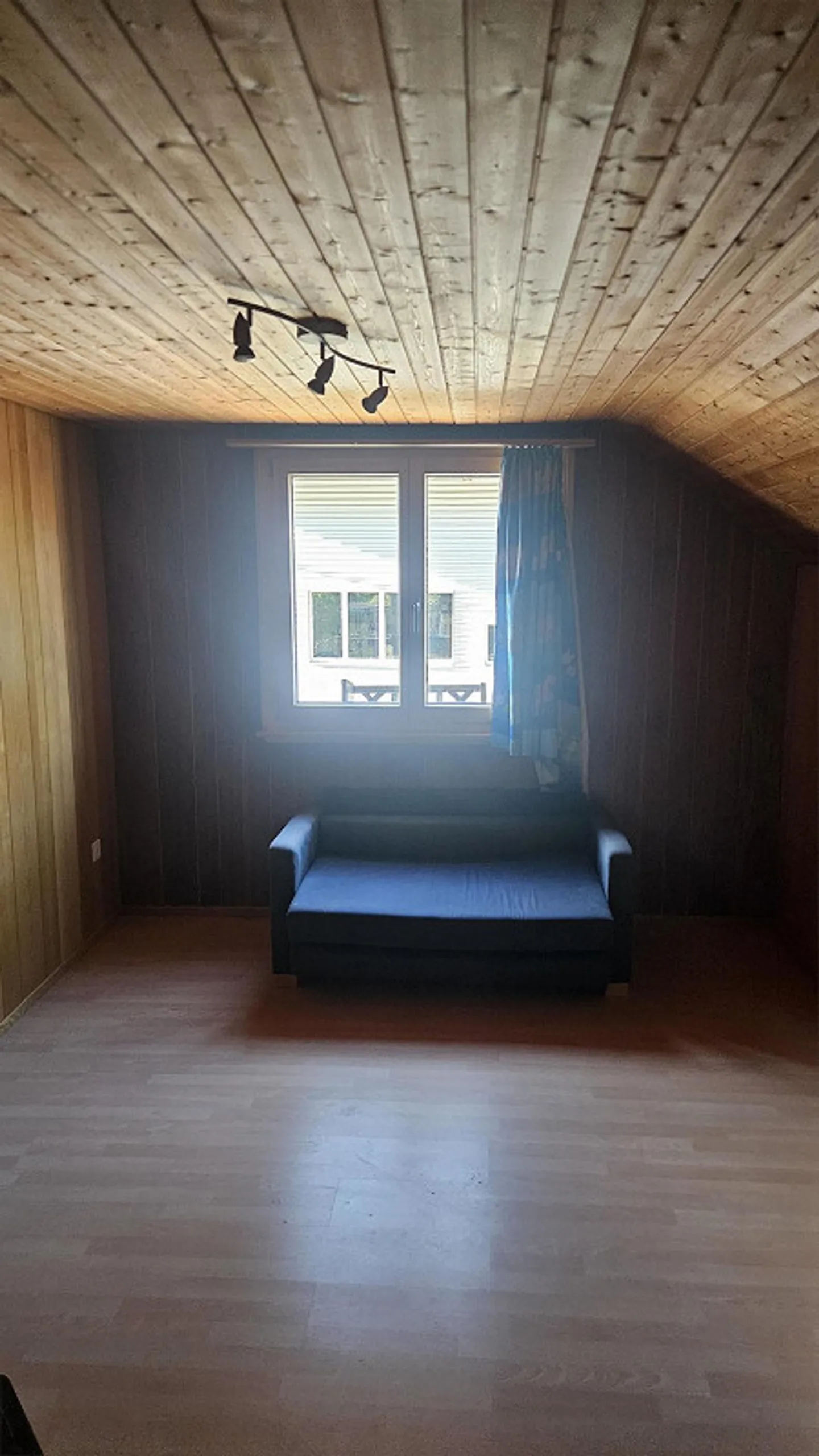 5 Zimmer Einfamilienhaus mit 4 Garagen am Fusse des Köbelisberg - Foto 12 von 23