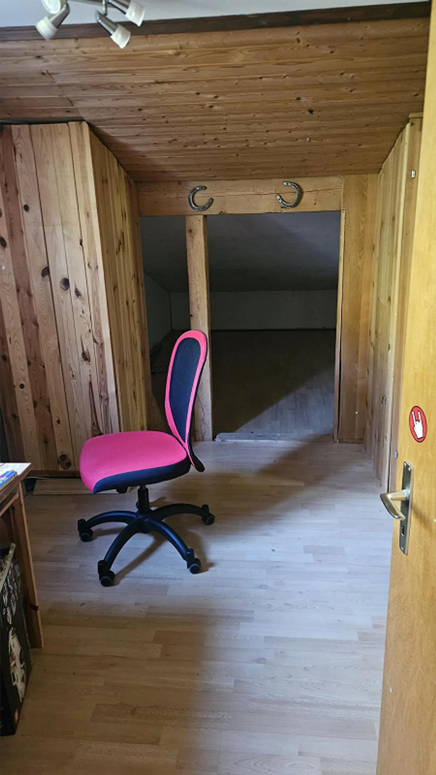 5 Zimmer Einfamilienhaus mit 4 Garagen am Fusse des Köbelisberg - Foto 15 von 23