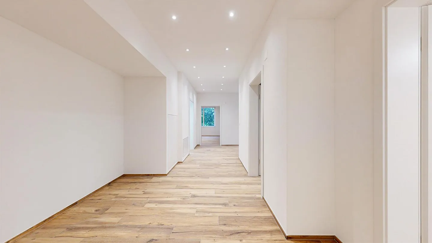 Modern & Central Living - Photo 4 of 10