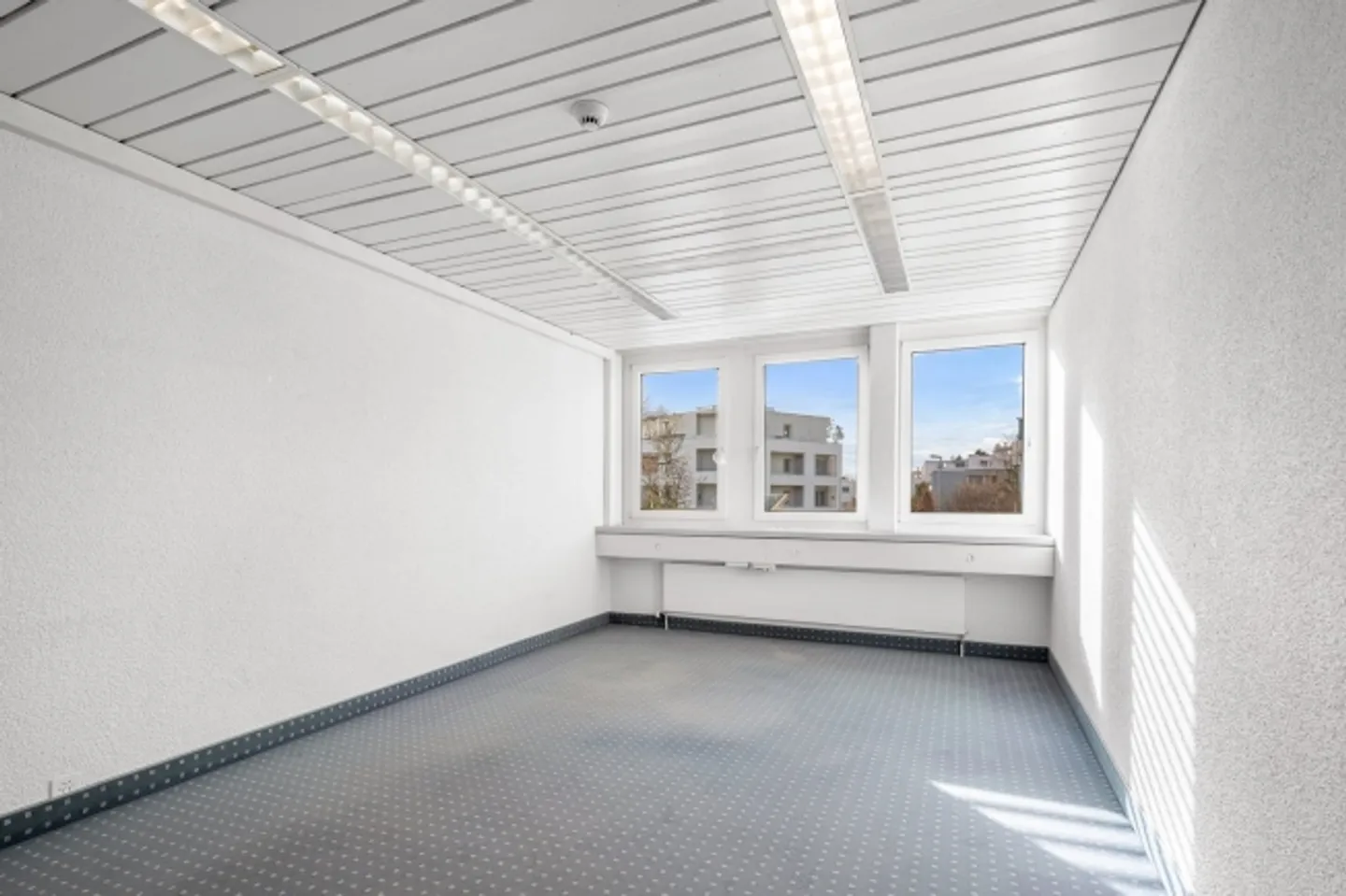 Spazio ufficio/commerciale attraente di 317 m² in una posizione centrale a Berikon in affitto! - Foto 2 di 13