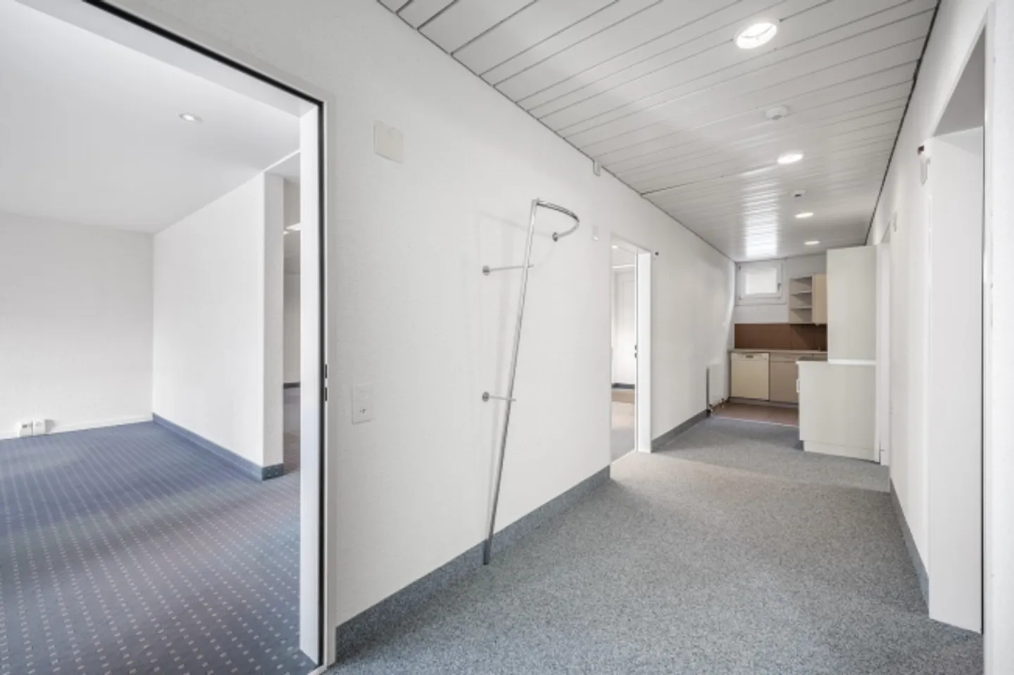 Spazio ufficio/commerciale attraente di 317 m² in una posizione centrale a Berikon in affitto! - Foto 4 di 13