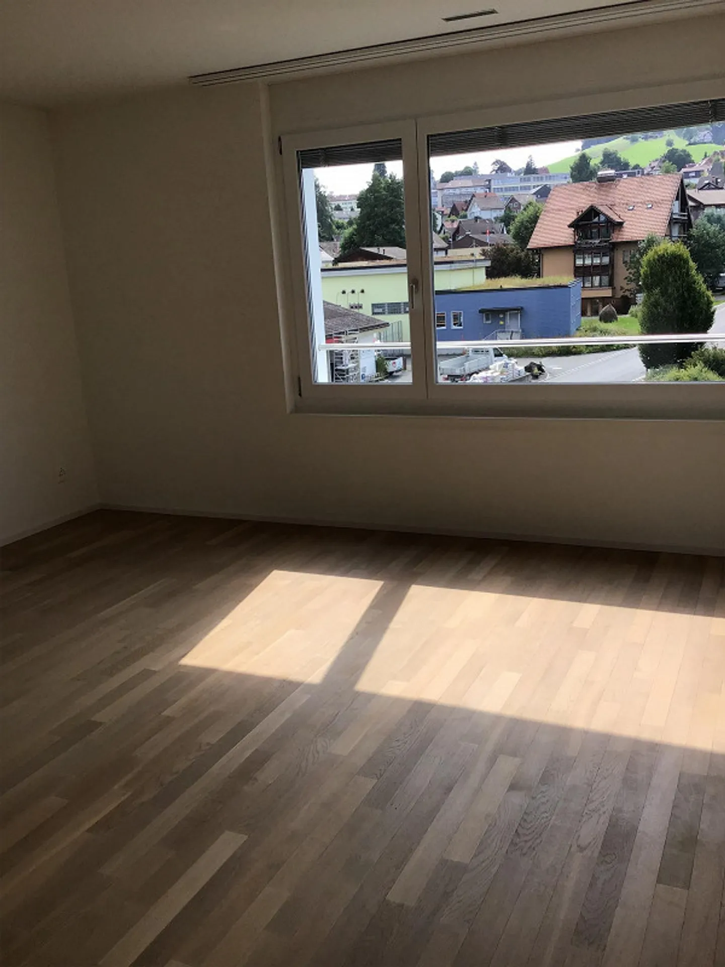 Modernes Apartment mit Balkon - Foto 2 von 4