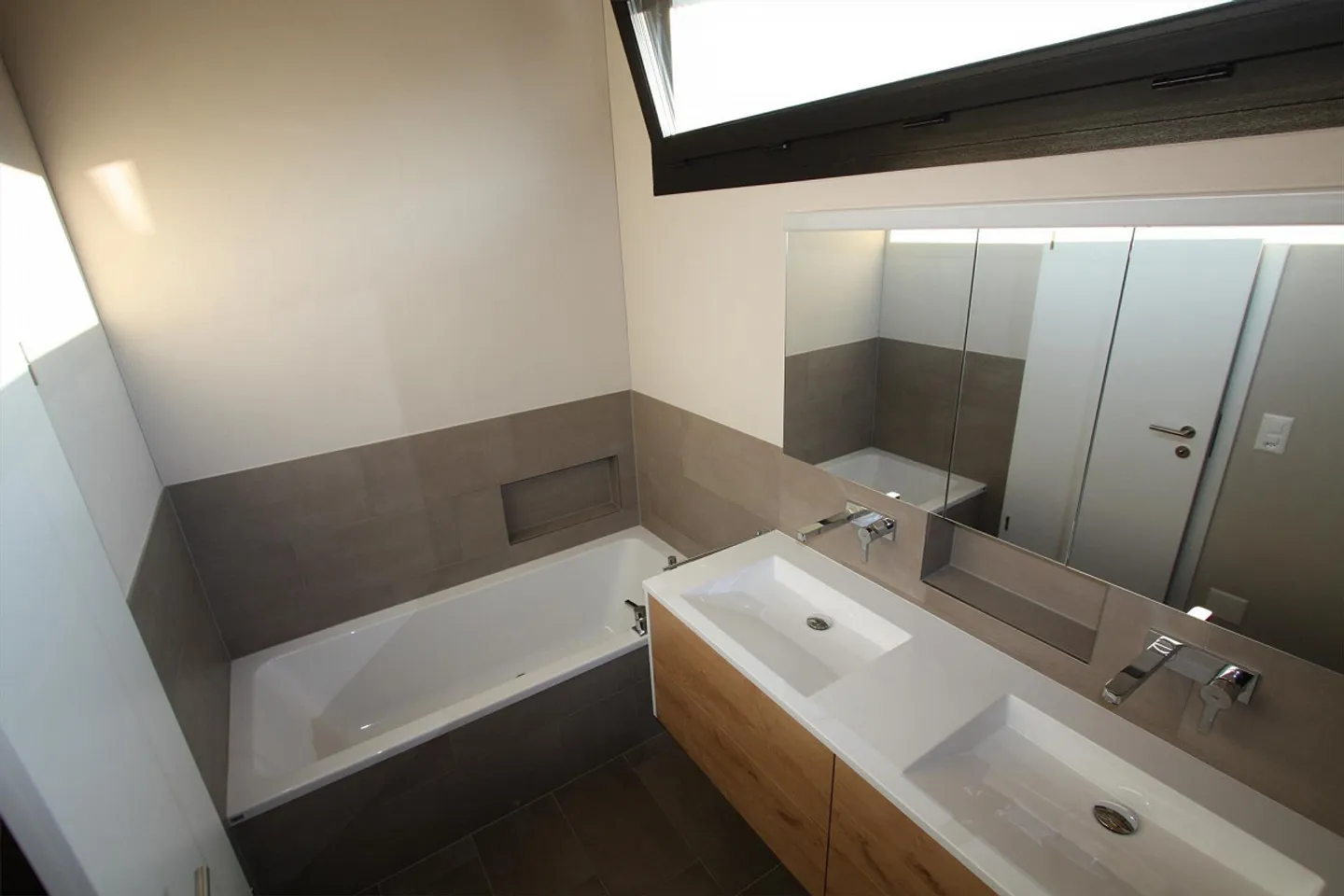 Maison individuelle dans un quartier résidentiel panoramique (pas de droit de construire) - Photo 19 sur 24