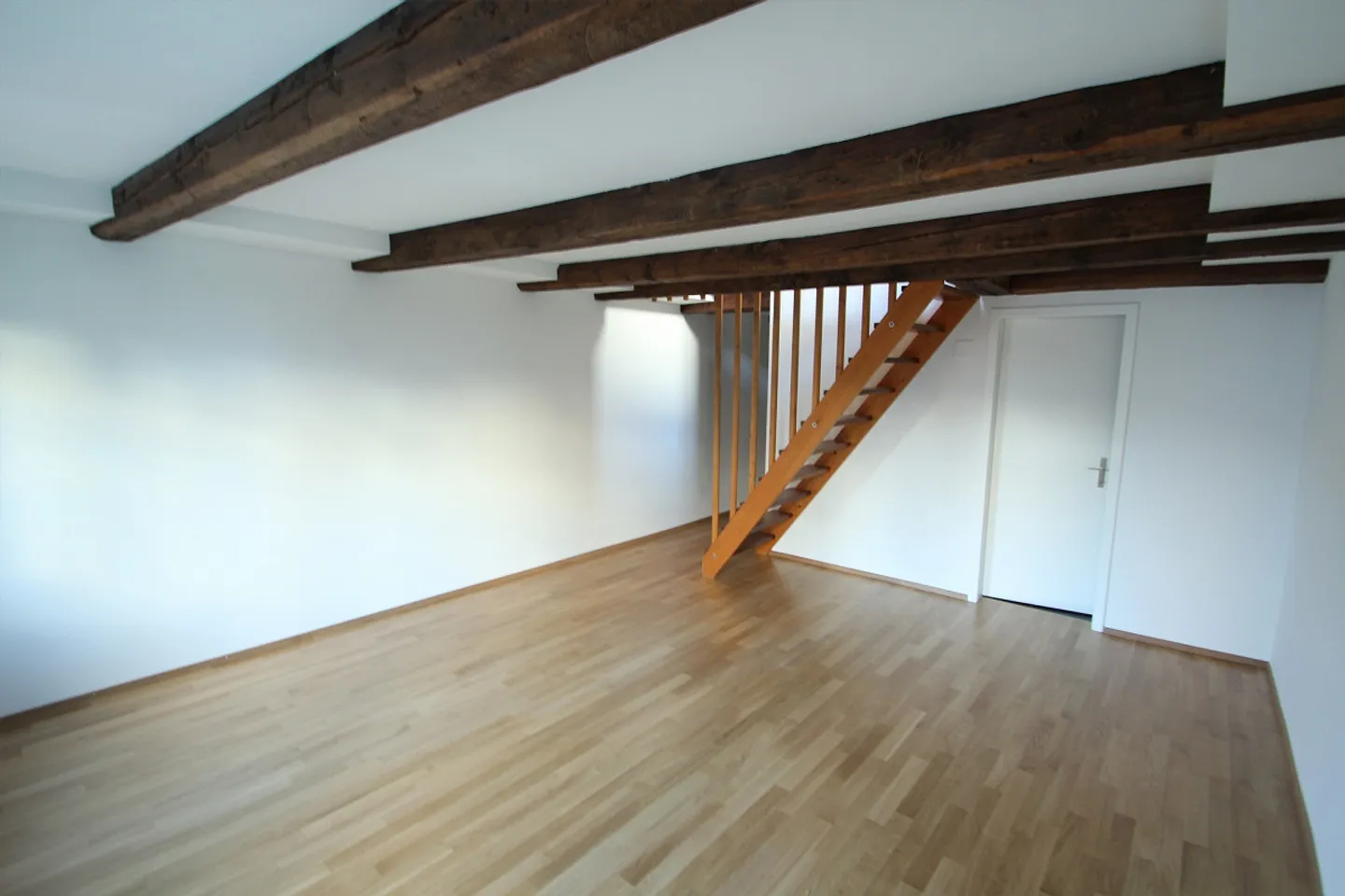 Moderne & hochwertige 2.5-Zimmer Altstadt-Wohnung auf 2 Etagen - Foto 3 von 12