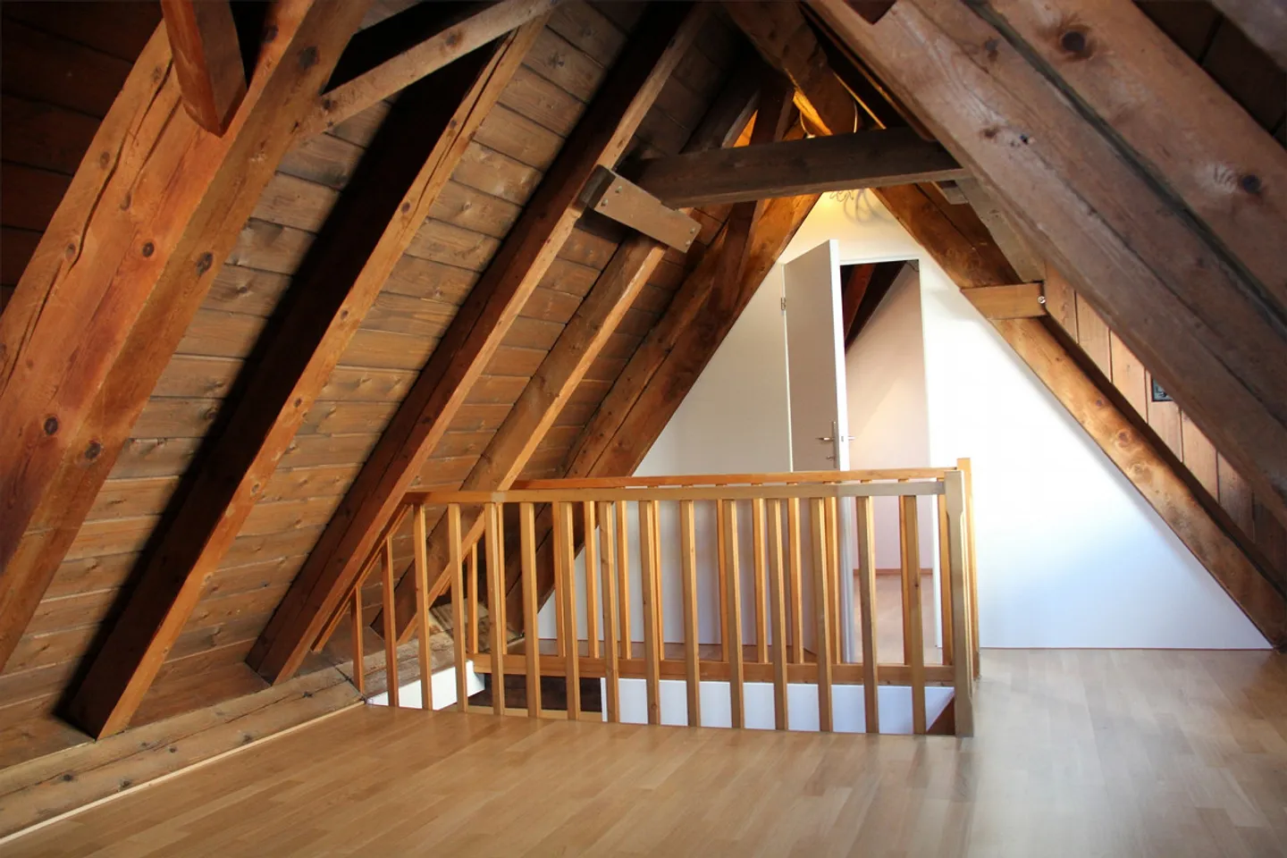 Moderne & hochwertige 2.5-Zimmer Altstadt-Wohnung auf 2 Etagen - Foto 4 von 12