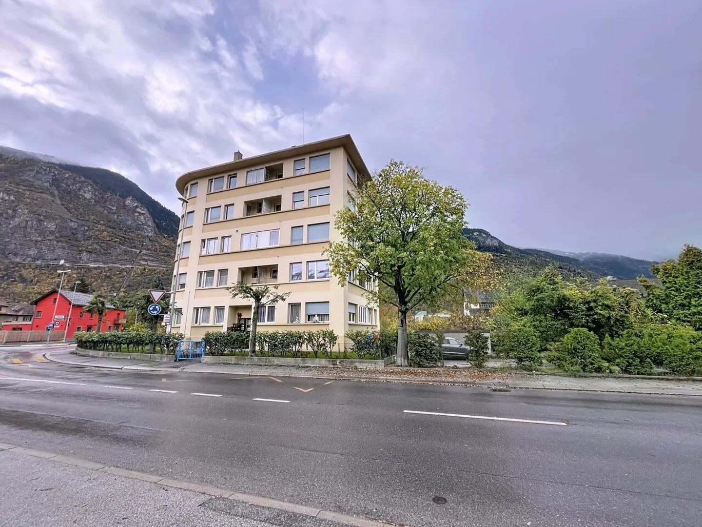 3.5-room apartment to renovate in Sierre - Photo 1 of 10