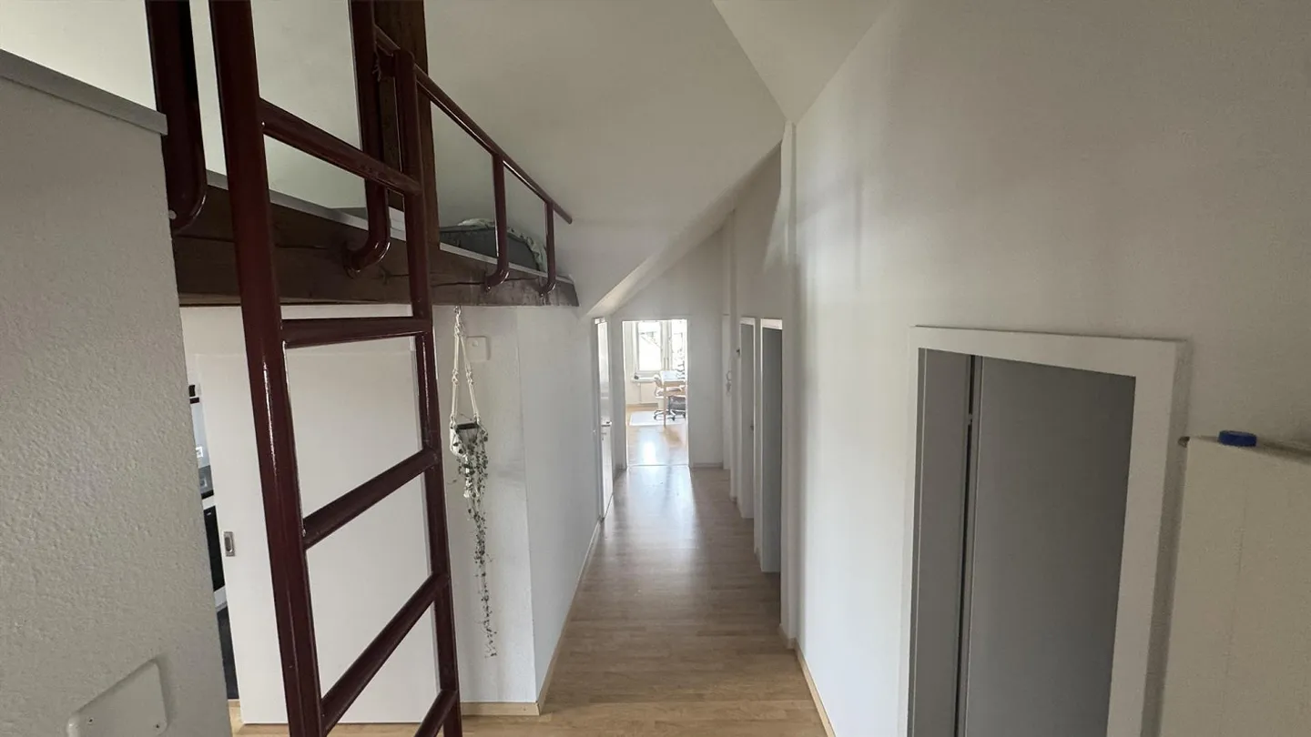 Spacious 4.5 Room Attic Apartment with two balconies in Steinach - Photo 7 of 9