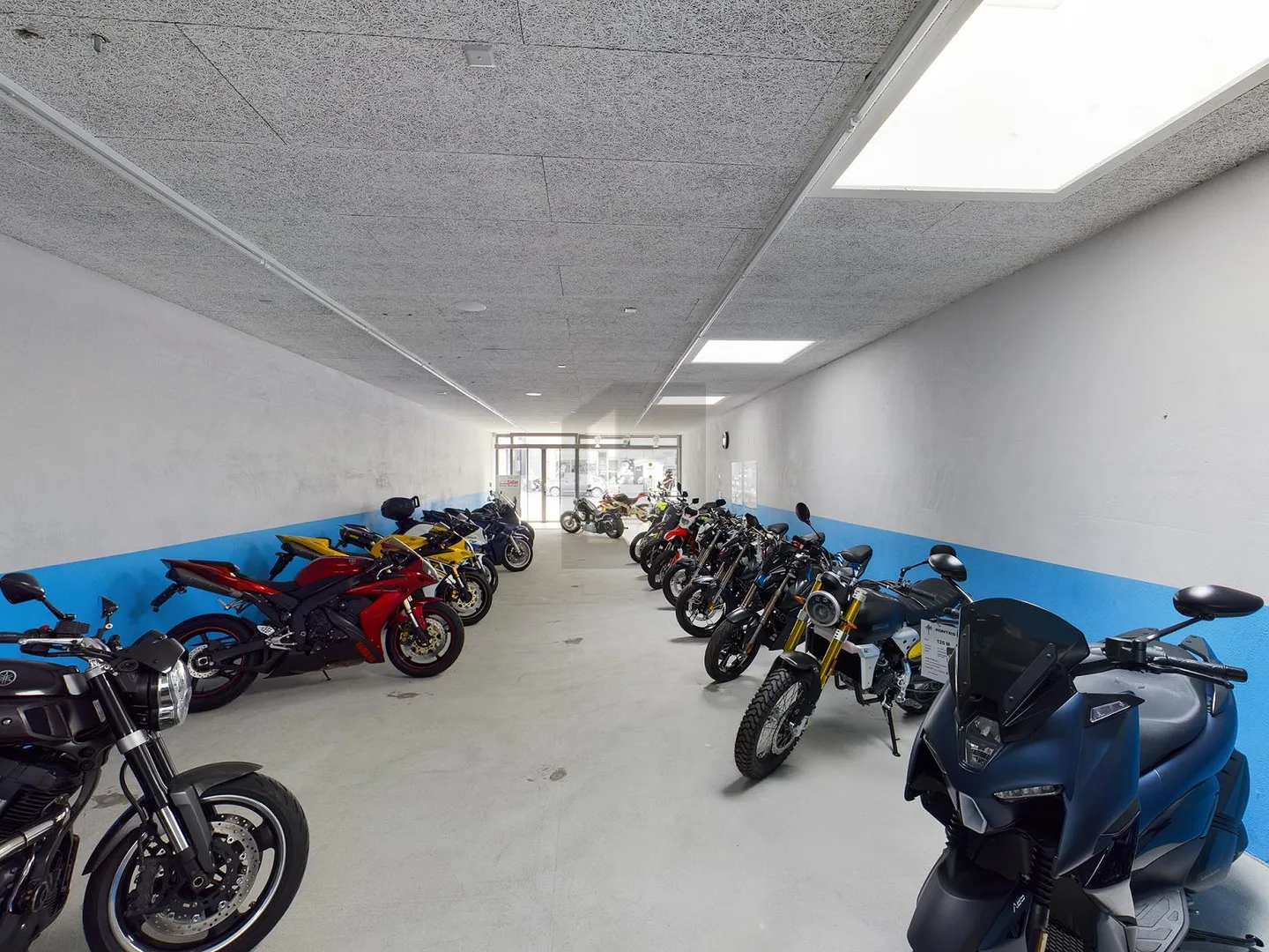 Shop for rent - Photo 1 of 5