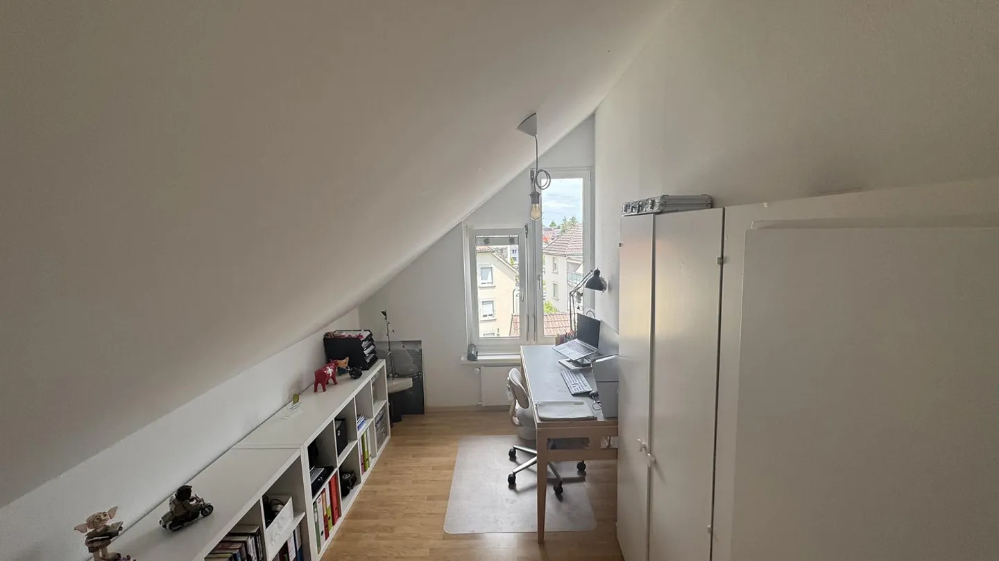 Spacious 4.5 Room Attic Apartment with two balconies in Steinach - Photo 8 of 9