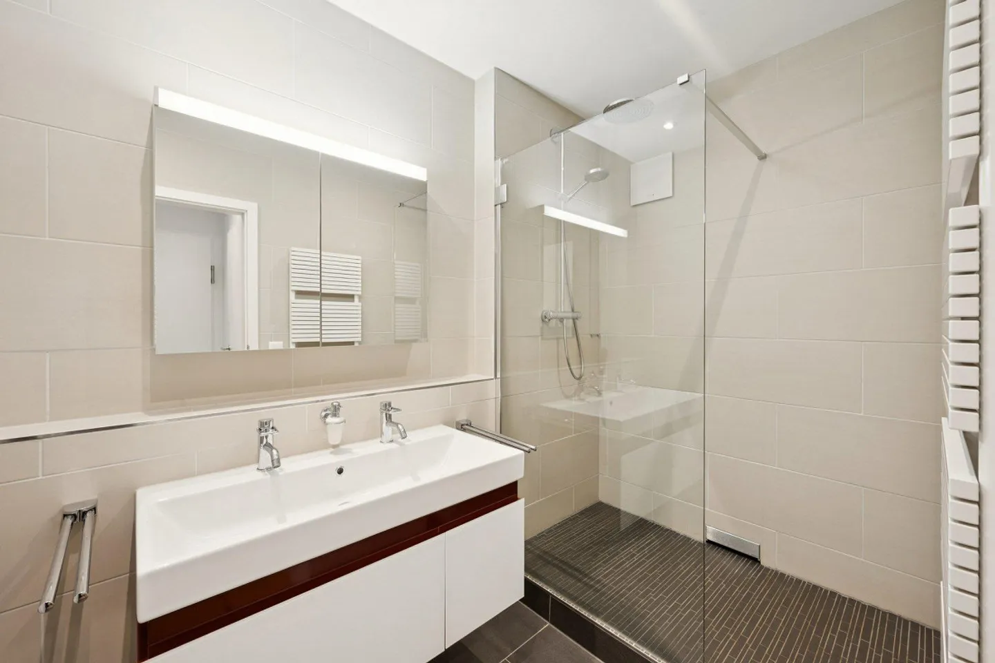 Bright & Modern Feel-Good Oasis - Photo 7 of 11