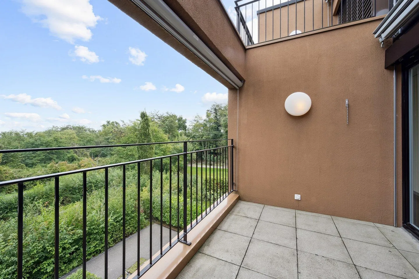 Bright & Modern Feel-Good Oasis - Photo 5 of 11