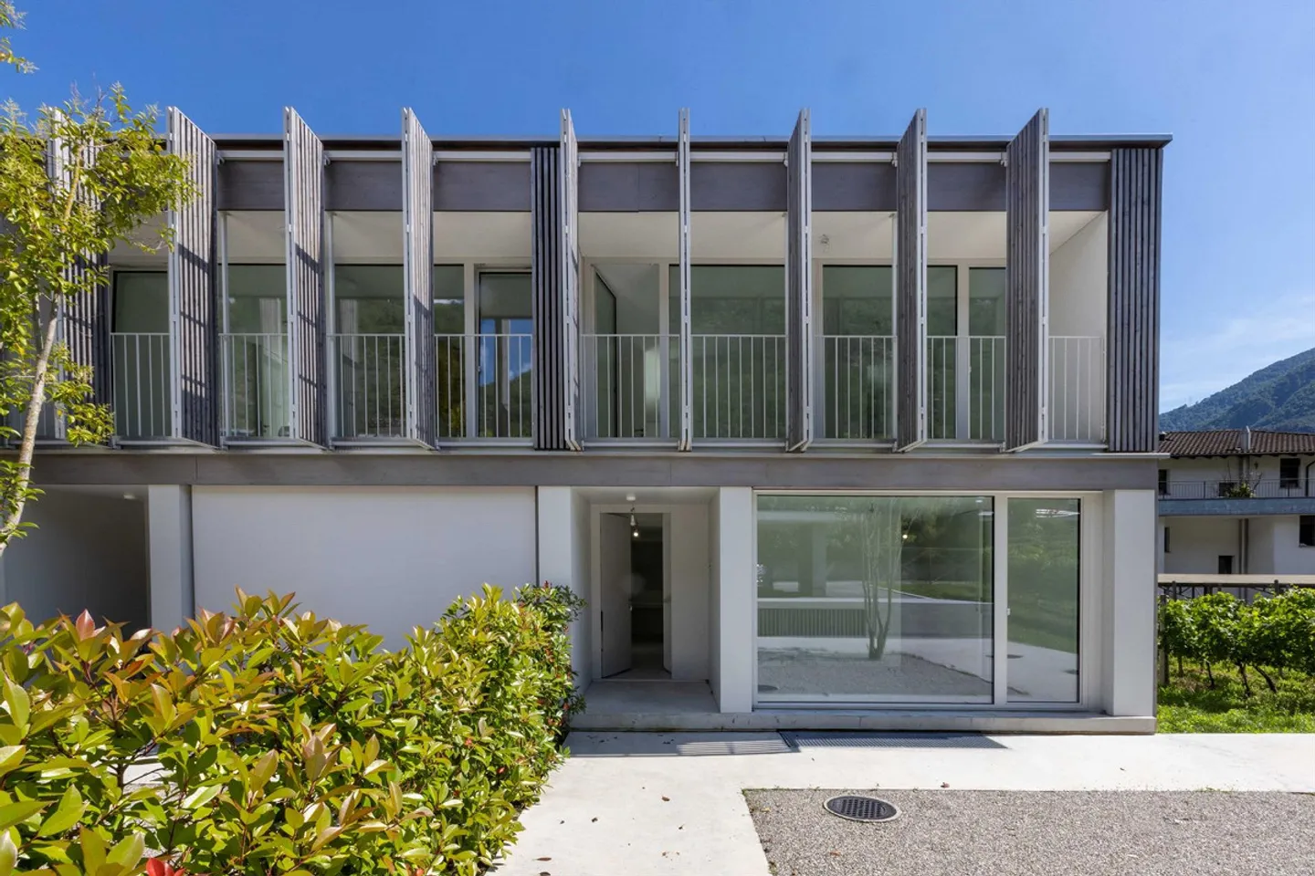 VILLA DI TESTA 5.5 CON AMPIO GIARDINO PRIVATO NEL LOCARNESE - Foto 8 di 9