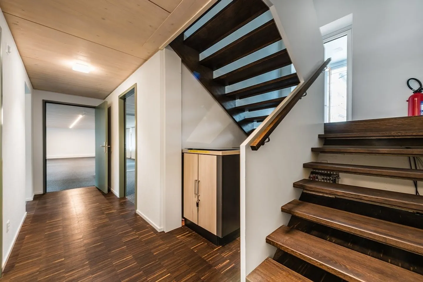 Bellissimi spazi per uffici a pochi passi dalla stazione ferroviaria di Gossau ti aspettano! - Foto 10 di 11