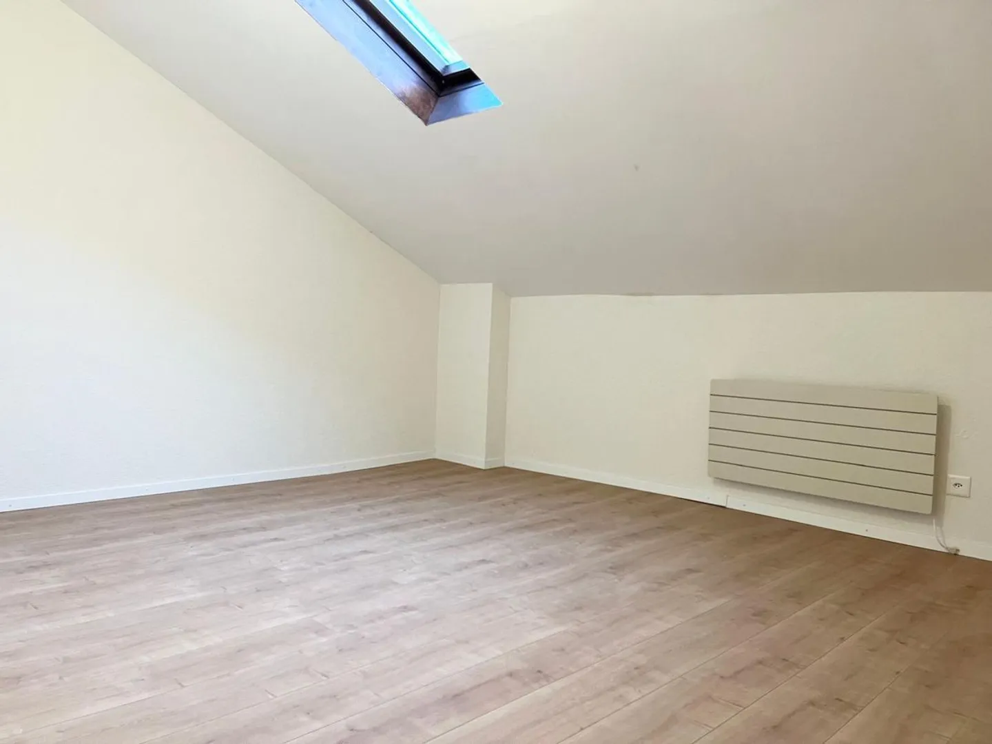 Rare object - Charming triplex 4.5 rooms in the heart of the old village of Collombey - Photo 3 of 10