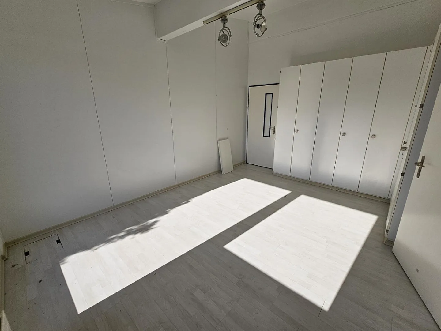 Bureau et espace commercial avec belle vue - Photo 14 sur 16