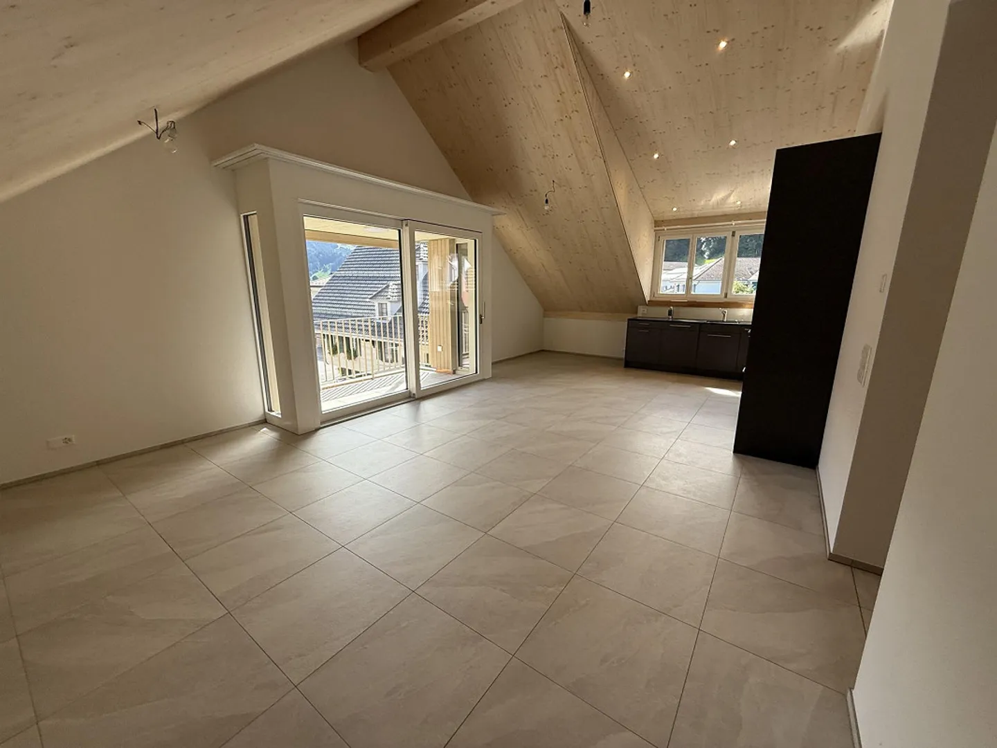Attico in Standard di Proprietà - Foto 2 di 7
