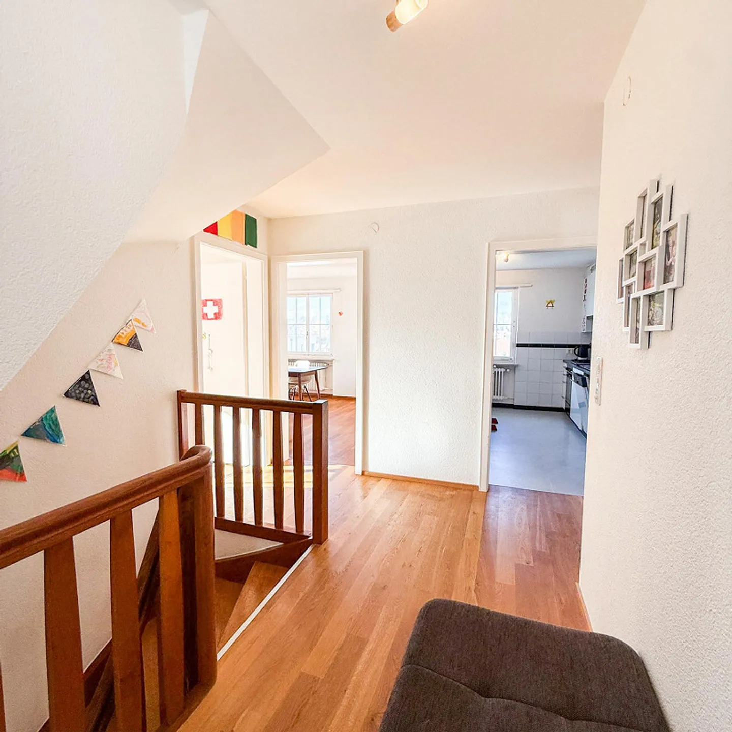 4.5-Zimmer Doppelhaushälfte an erhöhter Lage mit Weitsicht - Foto 11 von 14