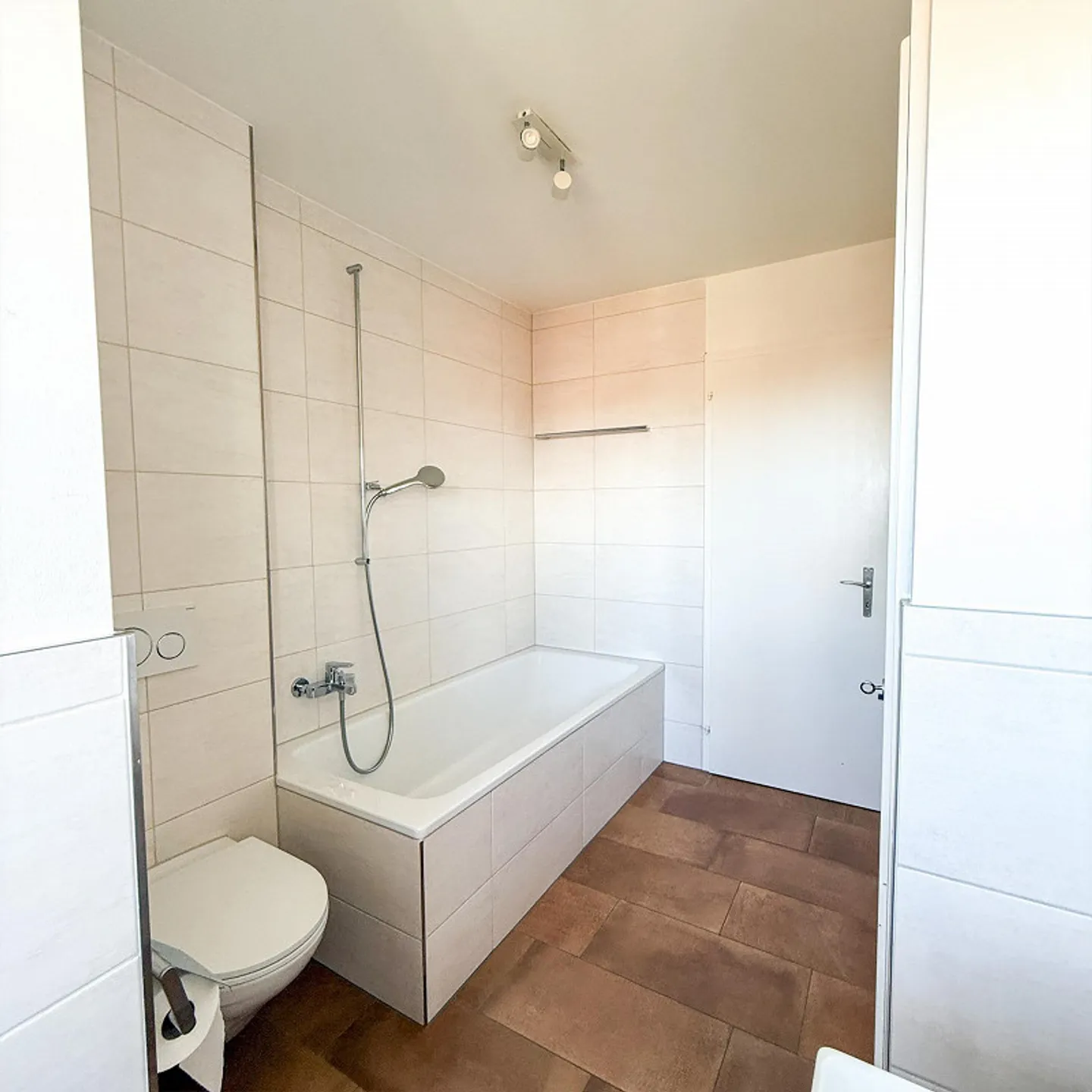 4.5-Zimmer Doppelhaushälfte an erhöhter Lage mit Weitsicht - Foto 10 von 14