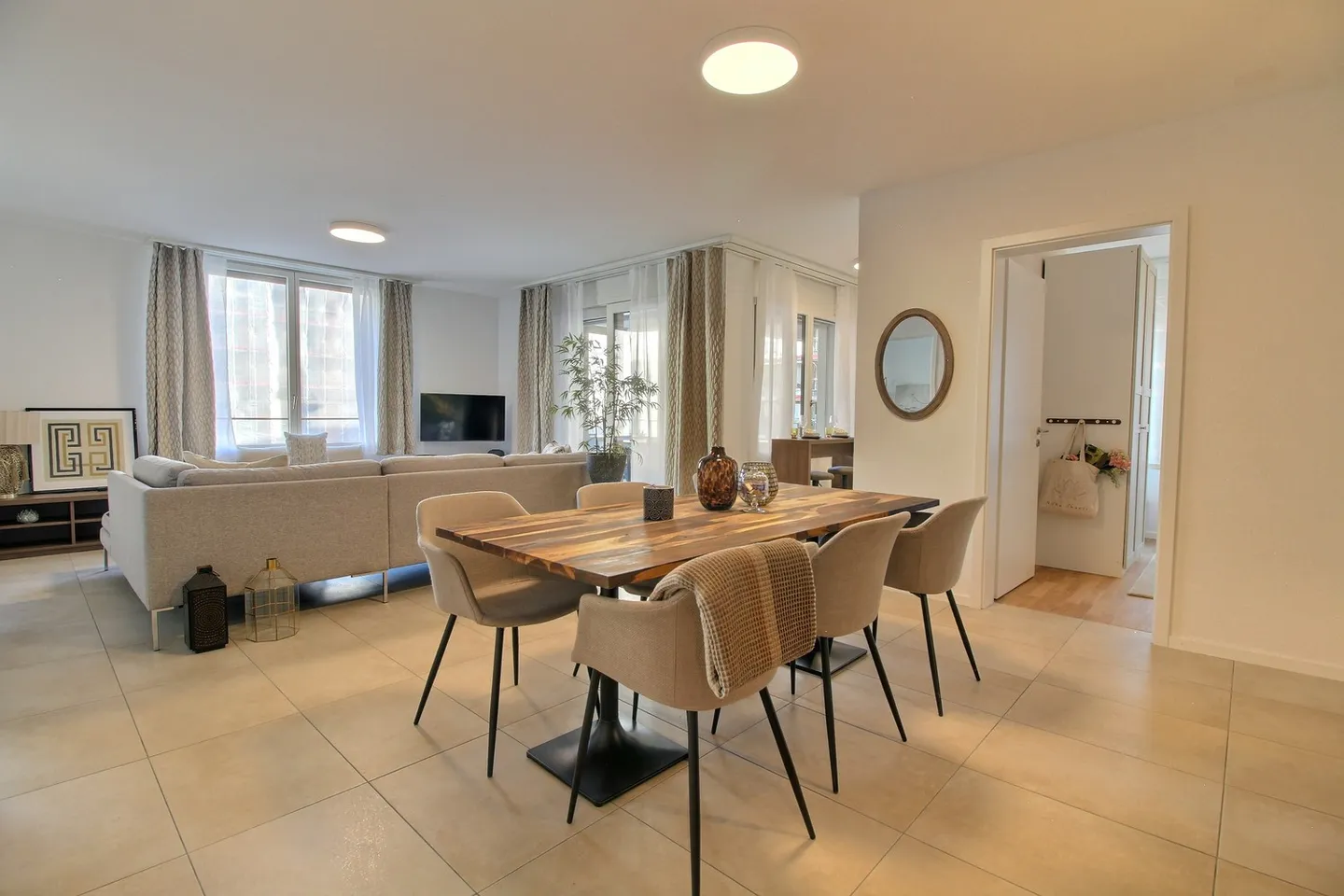 4.5 Room Apartment - Photo 1 of 12