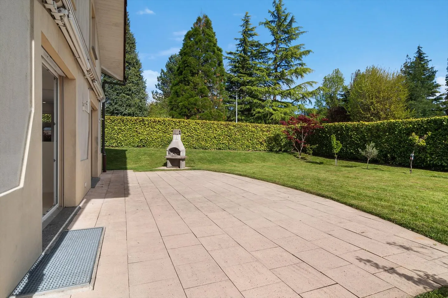 VILLA con 5,5 stanze su 3 livelli con GIARDINO, PISCINA e 2 POSTI AUTO ESTERNI - Foto 6 di 15