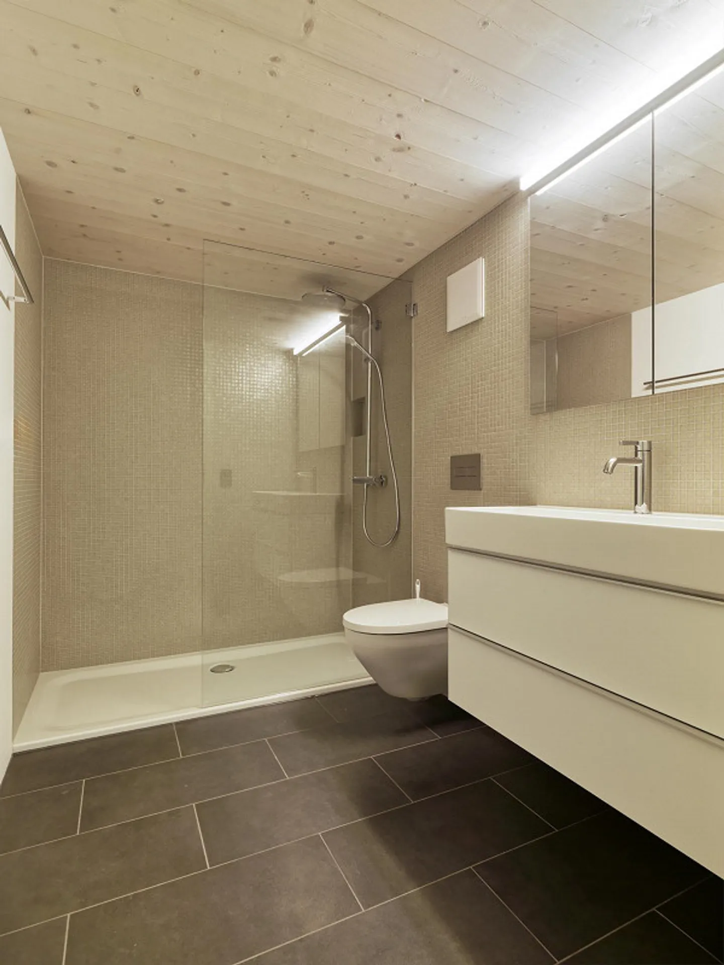 Appartamento di 3.5 locali, ultimo piano, finiture di alto livello - Foto 9 di 14