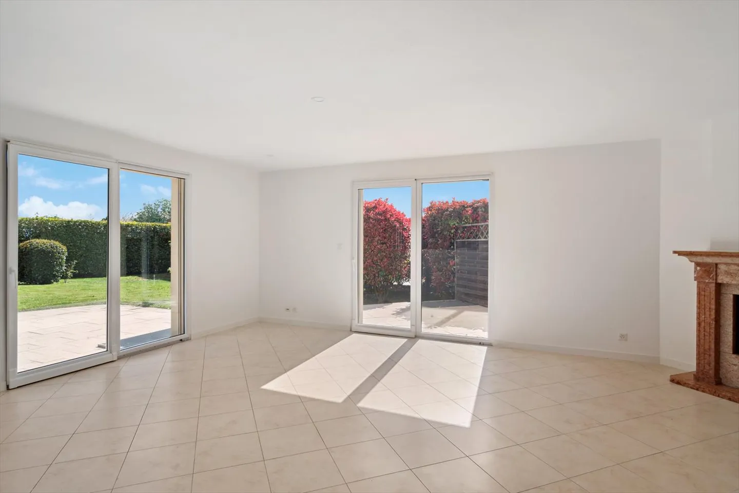 VILLA con 5,5 stanze su 3 livelli con GIARDINO, PISCINA e 2 POSTI AUTO ESTERNI - Foto 9 di 15
