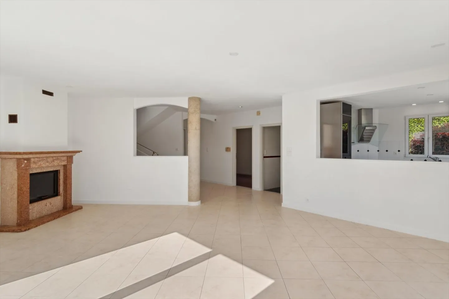 VILLA con 5,5 stanze su 3 livelli con GIARDINO, PISCINA e 2 POSTI AUTO ESTERNI - Foto 10 di 15