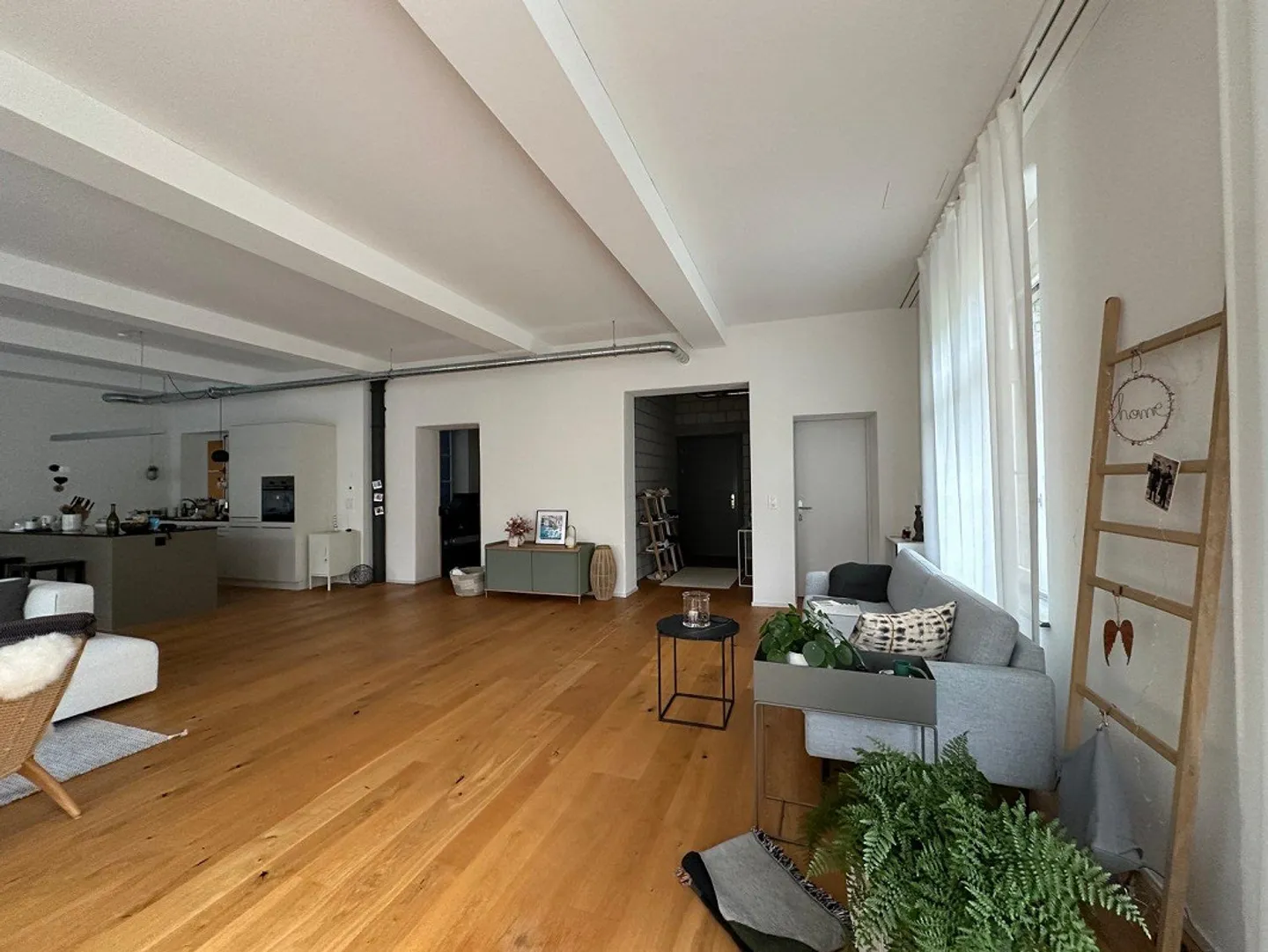 Ampio appartamento loft in posizione privilegiata - Foto 2 di 9