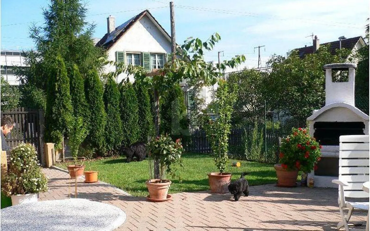 GROSSZÜGIG MIT GARTEN - Foto 1 von 4