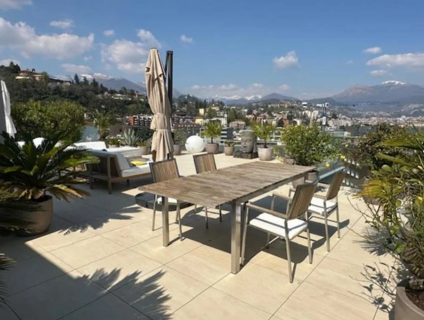 Penthouse 4.5 pièces avec vue sur le lac et piscine - Photo 3 sur 12