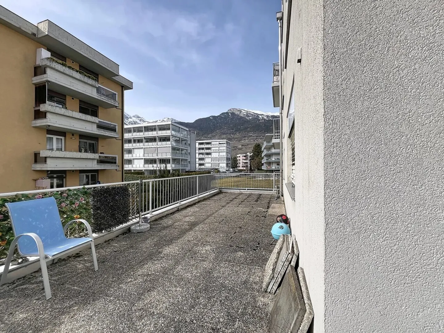 Geräumige 4,5 Zimmer mit großer Terrasse und freiem Blick in Conthey - Foto 7 von 12