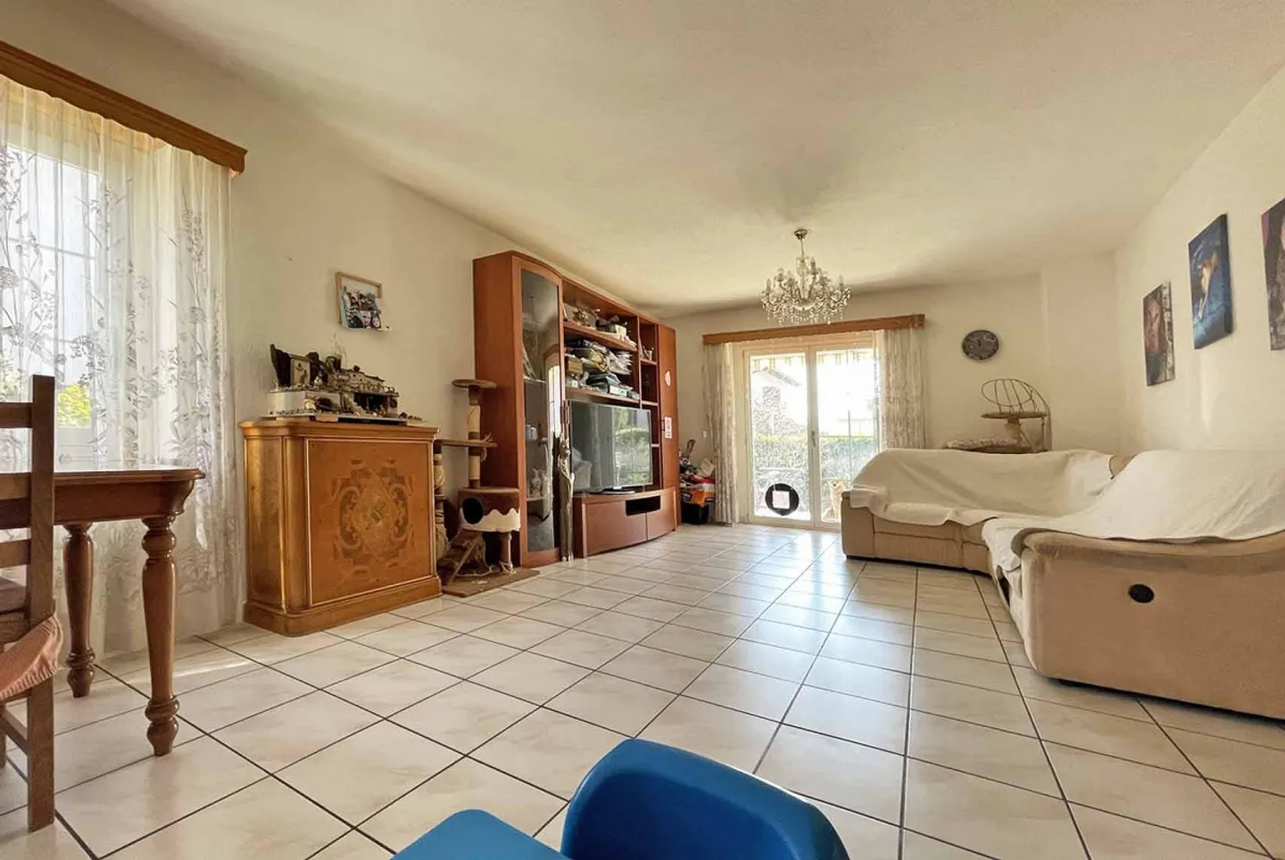 GERÄUMIGE EINZELHAUS VILLA 4.5 ZIMMER MIT GARTEN IN STABIO - Foto 2 von 12