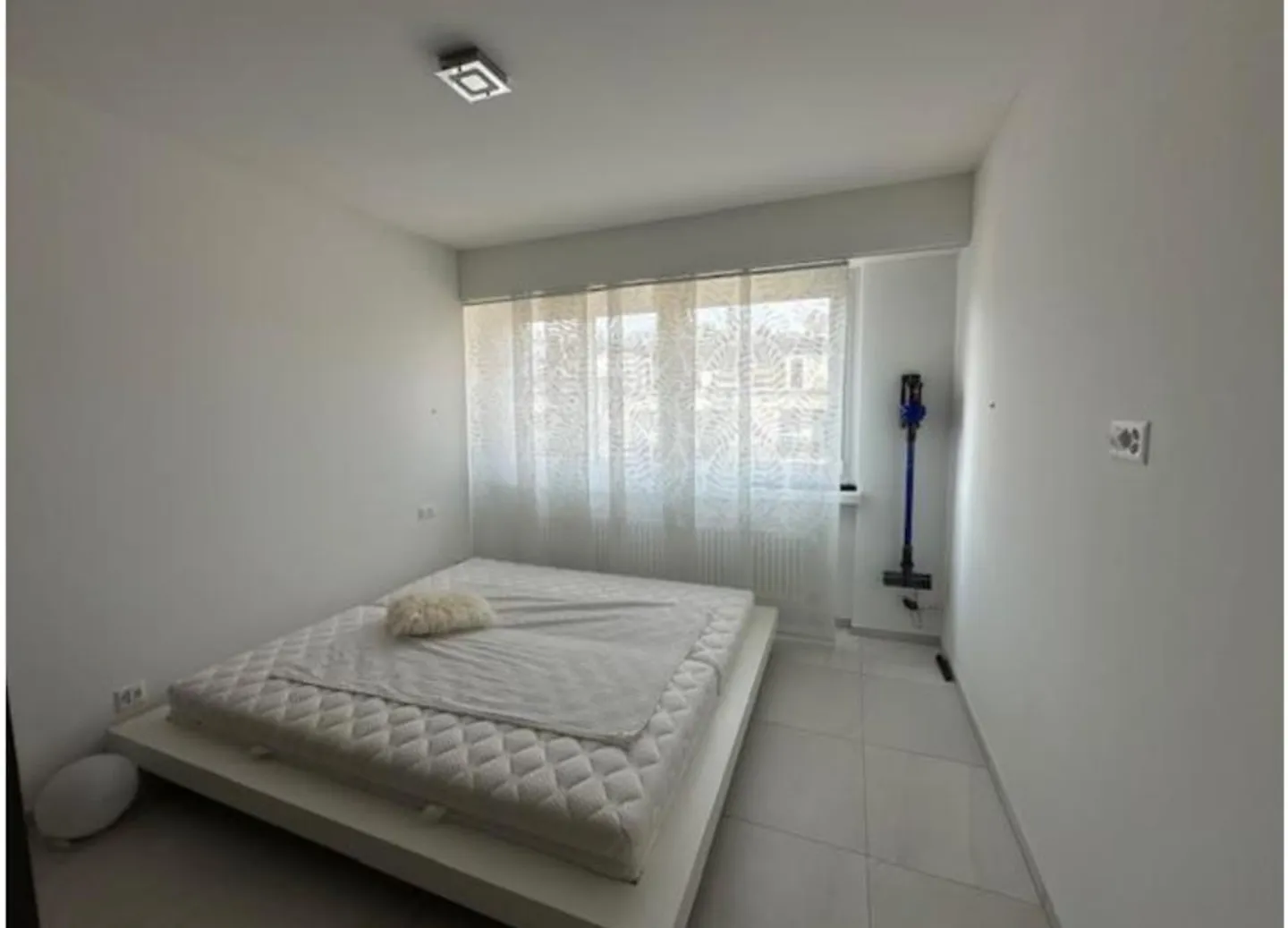 Penthouse 4.5 pièces avec vue sur le lac et piscine - Photo 8 sur 12